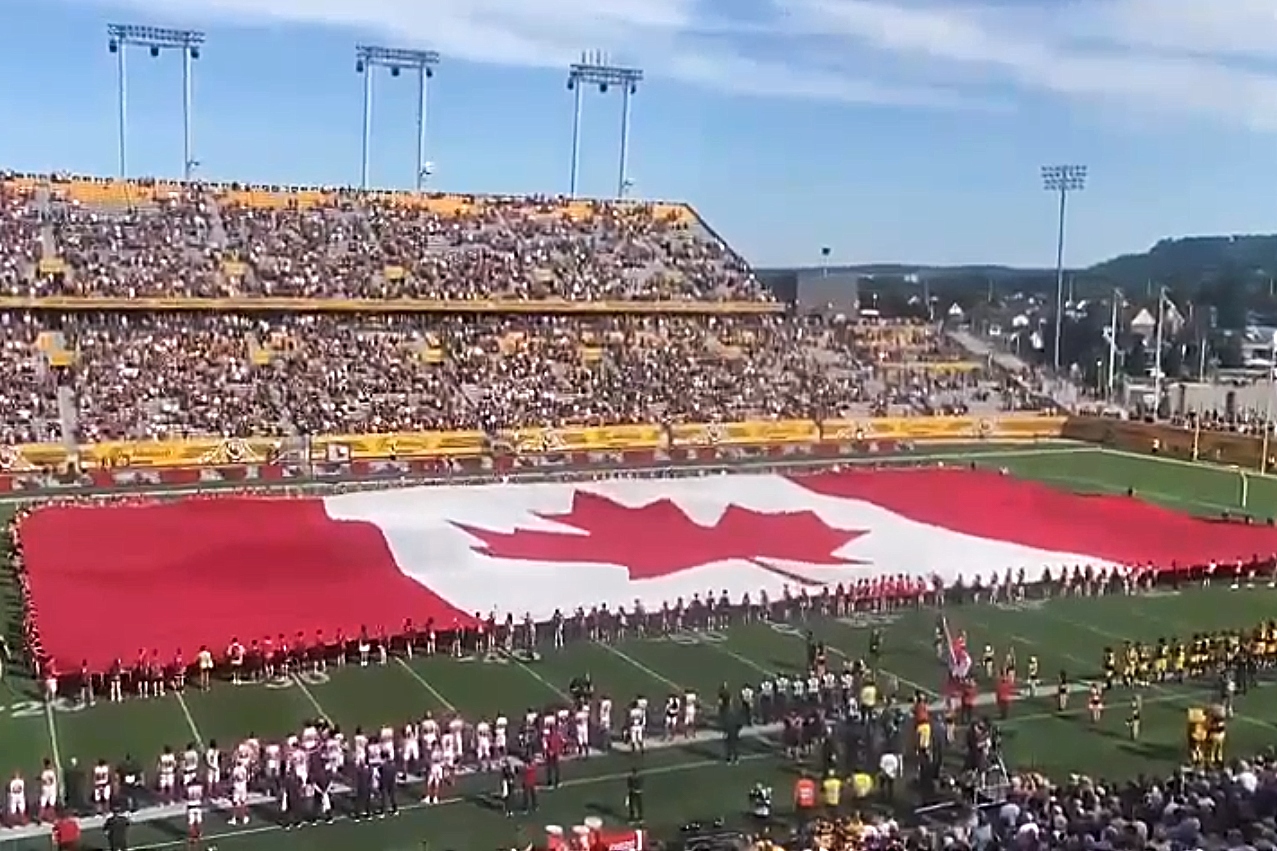 largest Canadian flag